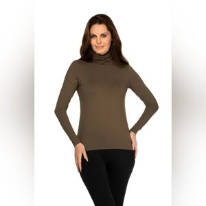 A'nue Ligne The Classic Turtleneck In Red Size  Large